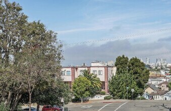 1753 16th Ave in Oakland, CA - Foto de edificio - Building Photo