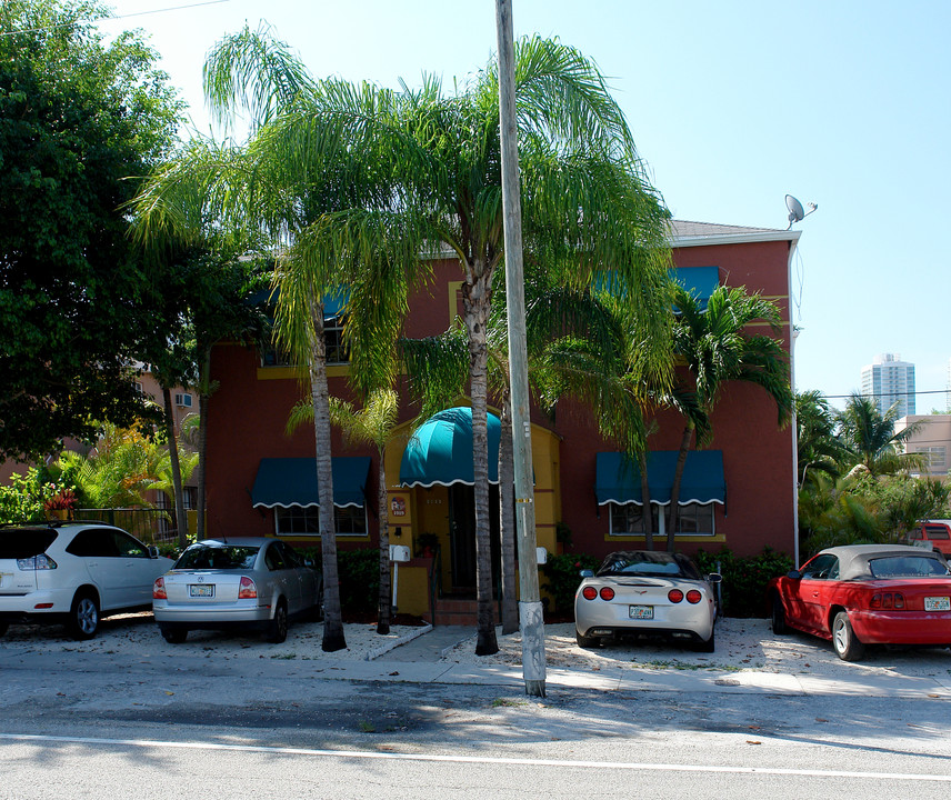 Raquel Apartments in Miami, FL - Foto de edificio