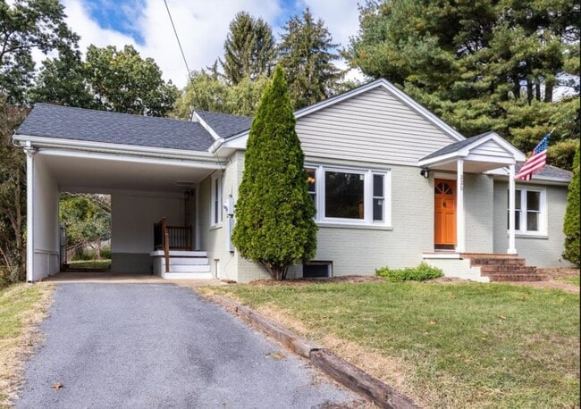 226 Fraser Ln in Staunton, VA - Foto de edificio - Building Photo