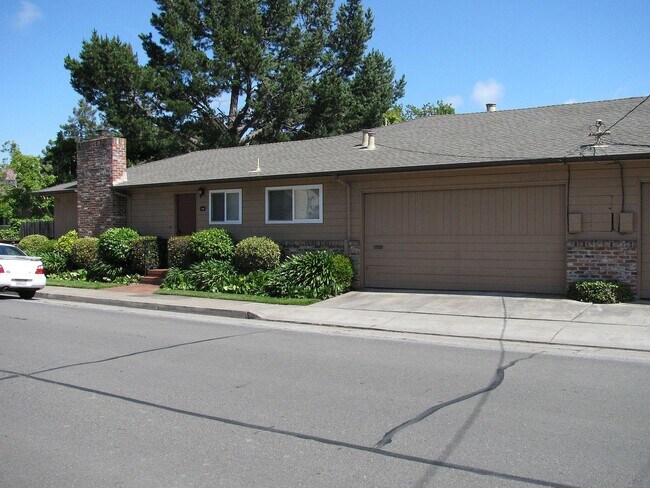 139 Hobart Ave-Unit -139 in San Mateo, CA - Foto de edificio - Building Photo