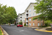 The Pavillion in Falls Church, VA - Foto de edificio - Building Photo