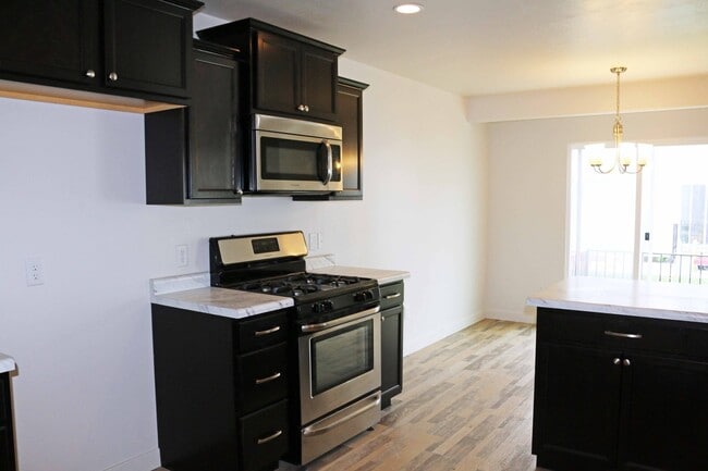 99 Ashgrove Ln in Saratoga Springs, UT - Building Photo - Building Photo