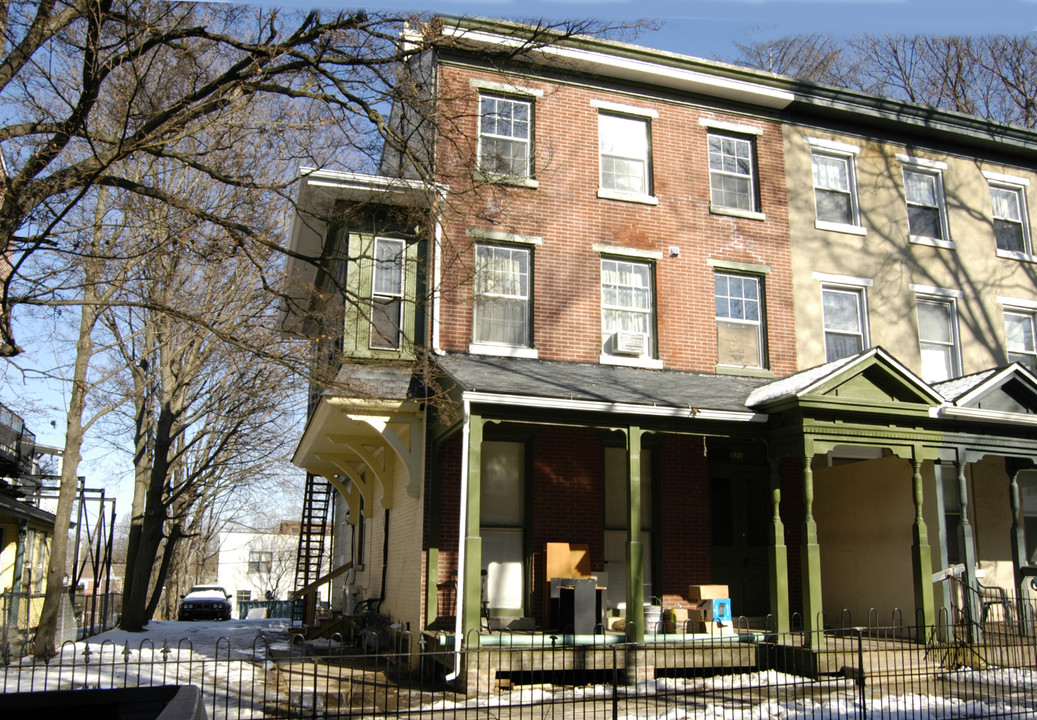 221 S Walnut St in West Chester, PA - Building Photo