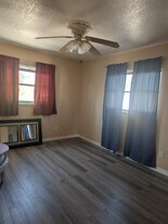 4767 1st Ave N, Unit #B in St. Petersburg, FL - Building Photo