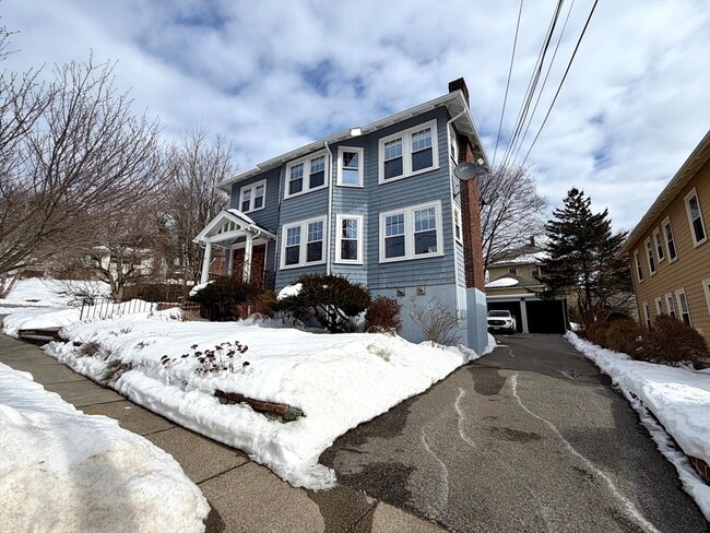 31 Oakley Rd in Watertown, MA - Building Photo - Building Photo