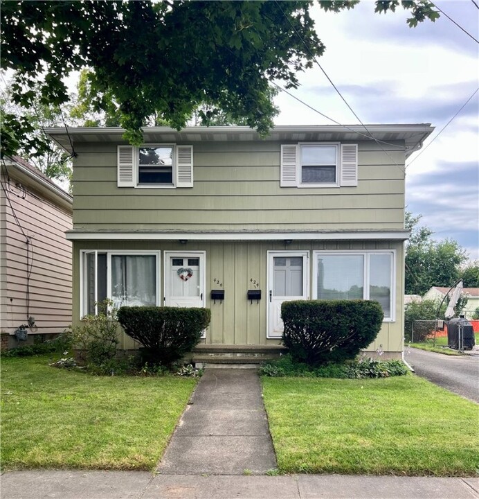 424.5 W Filbert St in East Rochester, NY - Building Photo