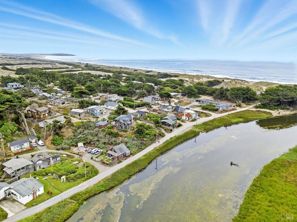 195 Ocean View Ave in Bodega Bay, CA - Building Photo