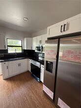 512 NW 2nd Ave in Hallandale Beach, FL - Building Photo - Building Photo