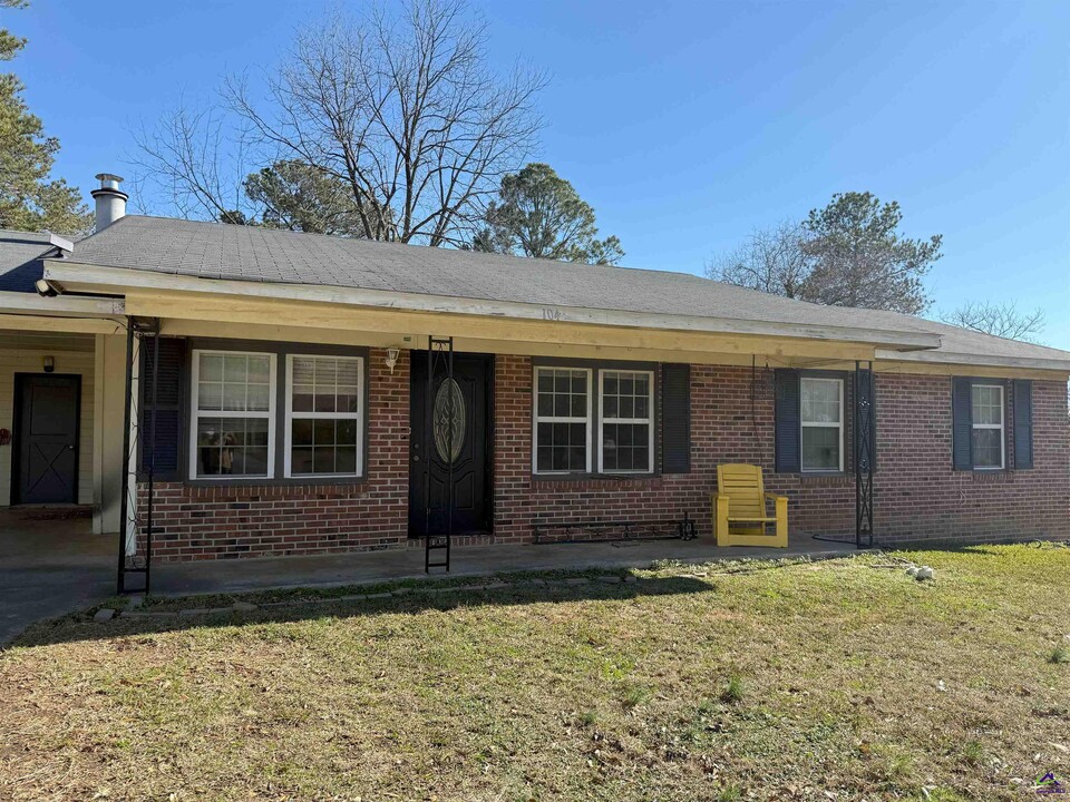 104 Ora Cir in Warner Robins, GA - Building Photo