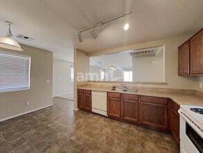 7504 S Sunrise Way in Buckeye, AZ - Building Photo - Building Photo