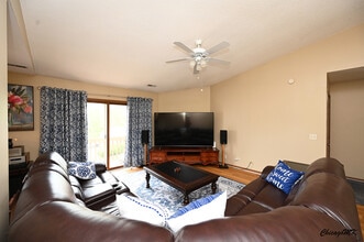 340 Woodridge Cir in South Elgin, IL - Building Photo - Building Photo