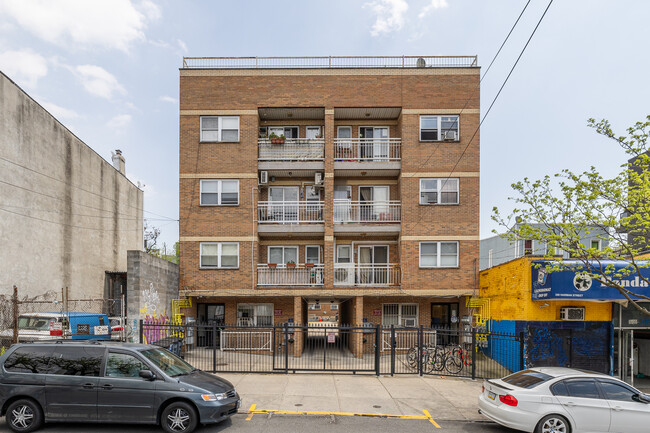 408 Harman St in Brooklyn, NY - Foto de edificio - Building Photo