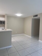 805 NE 199th St in Miami, FL - Building Photo - Building Photo