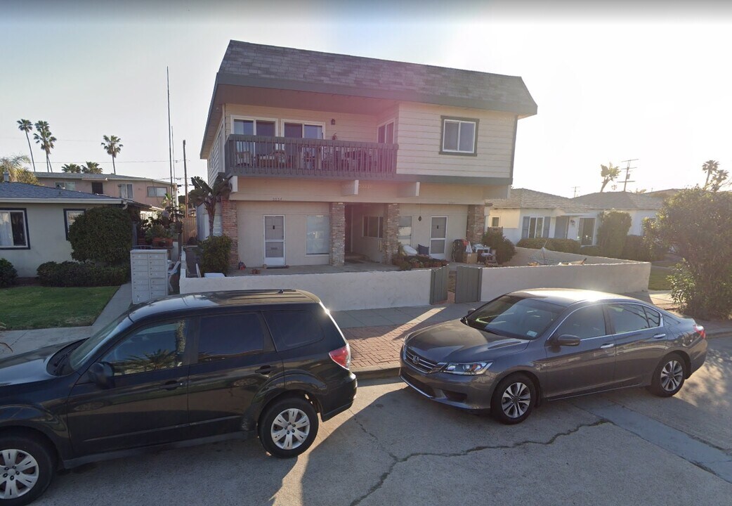 5050 Cape May Ave in San Diego, CA - Foto de edificio