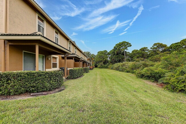 2988 SE Lexington Lakes Dr in Stuart, FL - Building Photo - Building Photo