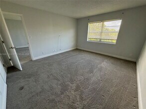 8736 Ramblewood Dr in Coral Springs, FL - Building Photo - Building Photo