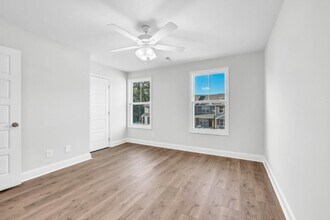 212 W Point Dr in Clarksville, TN - Building Photo - Building Photo