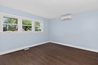 15 W 56th St in Westmont, IL - Building Photo - Building Photo