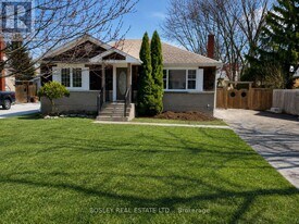 8 Pearce Ave in St Catharines, ON - Building Photo