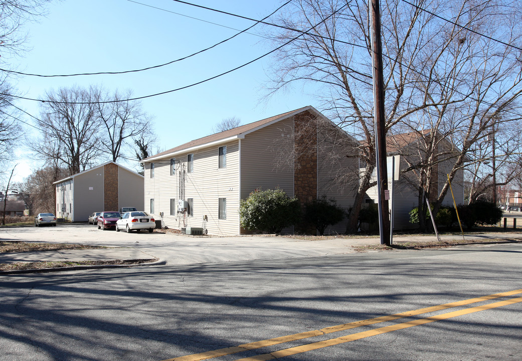 504 Holloway St in Durham, NC - Building Photo