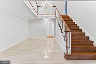 6294 Dunaway Ct in McLean, VA - Building Photo - Building Photo