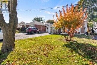 185 Mohawk Rd W in Hamilton, ON - Building Photo - Building Photo