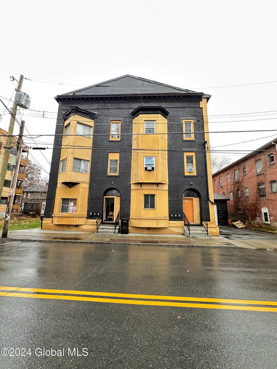 3132 6th Ave in Troy, NY - Building Photo