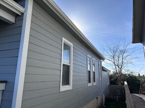 1964 Meade Ave in North Bend, OR - Building Photo - Building Photo