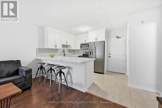 4013 Kilmer Dr in Burlington, ON - Building Photo - Building Photo