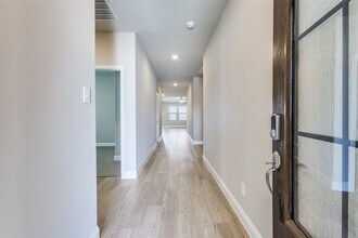 800 Easthill Dr in McKinney, TX - Foto de edificio - Building Photo
