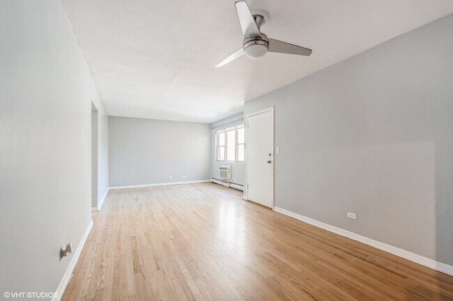 1711 W Estes Ave, Unit 2S in Chicago, IL - Foto de edificio - Building Photo