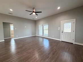 406 Krajca Rd in Ennis, TX - Building Photo - Building Photo