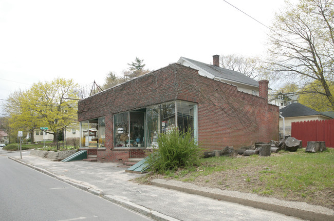 250 New Litchfield St in Torrington, CT - Building Photo - Building Photo