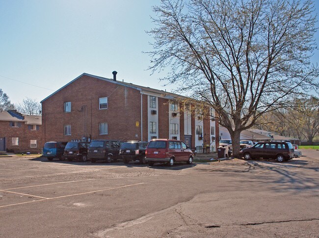 Woodbury Apartments in Medway, OH - Foto de edificio - Building Photo