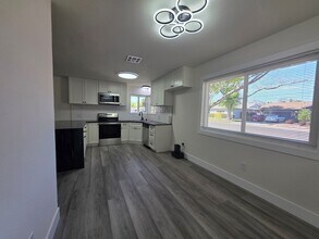 1418 Cypress Ave in Modesto, CA - Building Photo - Building Photo