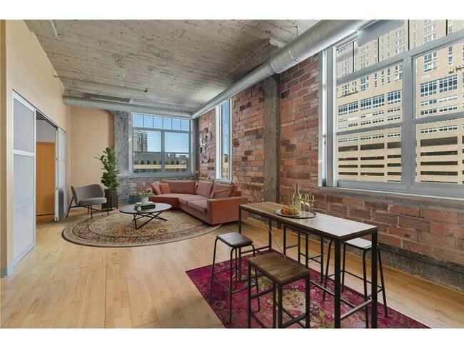 property at 521 S 7th St