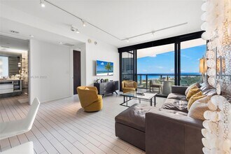 2201 Collins Ave, Unit 814 in Miami Beach, FL - Building Photo - Building Photo