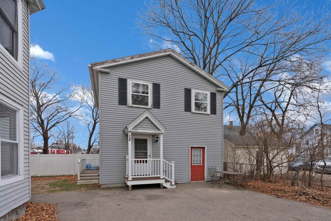 74 Charles St-Unit -B in Rochester, NH - Building Photo - Building Photo