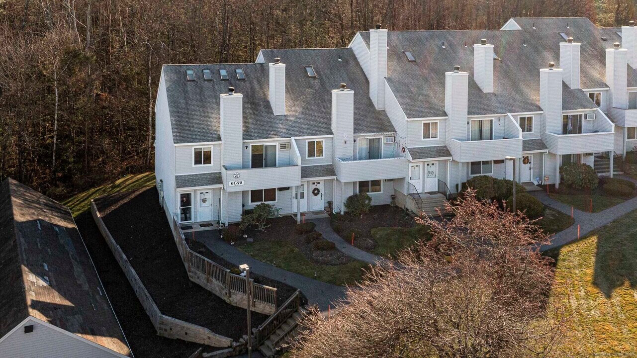 187 Lovers Ln in Torrington, CT - Foto de edificio