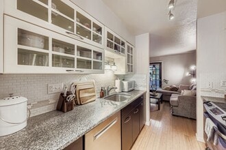 7451 Bradburn Blvd, Unit 2 in Westminster, CO - Foto de edificio - Building Photo