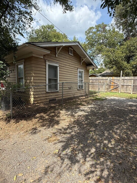 2011 Pearl Ave in Wichita Falls, TX - Building Photo