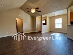 101 Oakhurst Ct in Raeford, NC - Building Photo - Building Photo