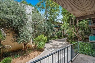 5460 White Oak Ave, Unit F104 in Encino, CA - Building Photo - Building Photo