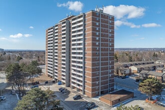 Queensbury Court in Burlington, ON - Building Photo - Building Photo
