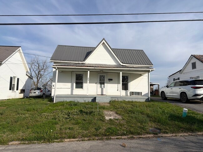 315 N Highland Ave in Greeneville, TN - Building Photo - Building Photo
