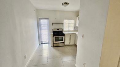 916 W 42 St in Miami Beach, FL - Building Photo - Building Photo
