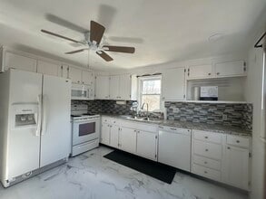 4 Lorraine Ave in Pelham, NH - Building Photo - Building Photo