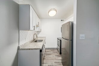 TANGLEWOOD APARTMENTS in Petersburg, VA - Foto de edificio - Interior Photo