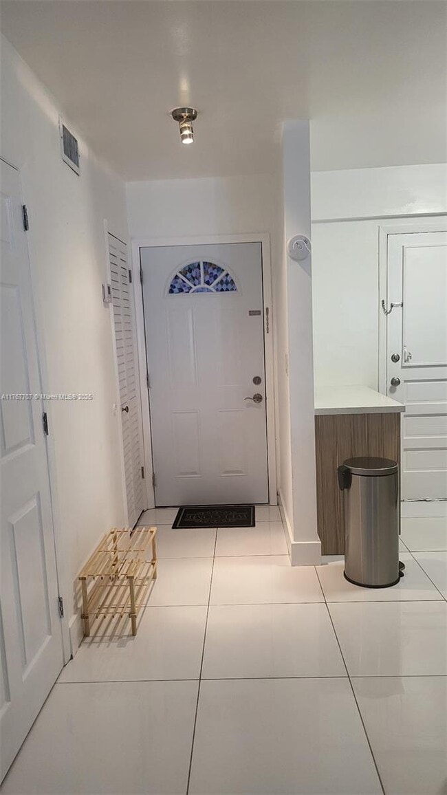 120 Royal Palm Rd in Hialeah, FL - Building Photo - Building Photo