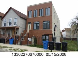 2779 W Henry Ct in Chicago, IL - Building Photo